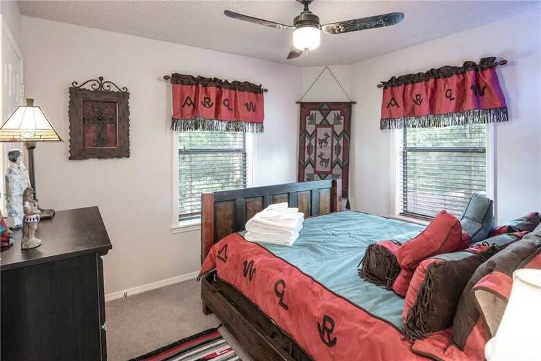 Cabana Horse Feathers, 3 Bedrooms, Pool Table, Sleeps 6