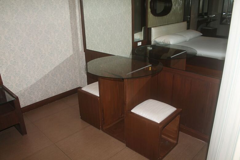 Hotel Victoria Court Gil Puyat