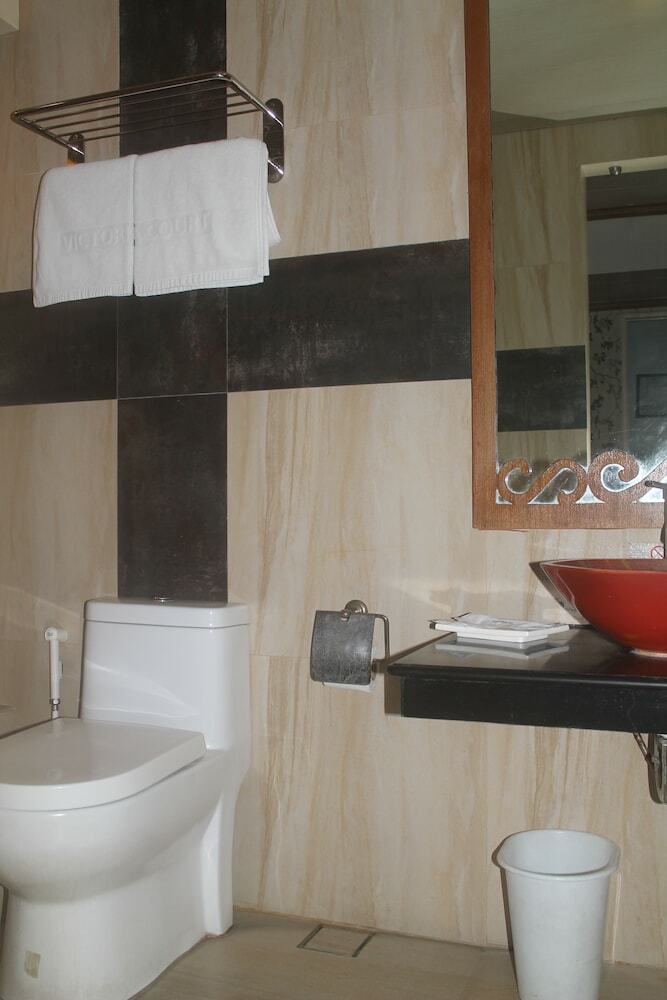 Hotel Victoria Court Gil Puyat
