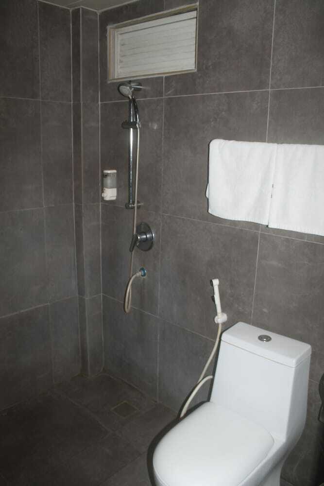 Hotel Victoria Court Gil Puyat