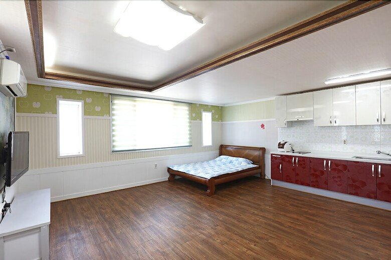 Tongyeong Beach Road Pension