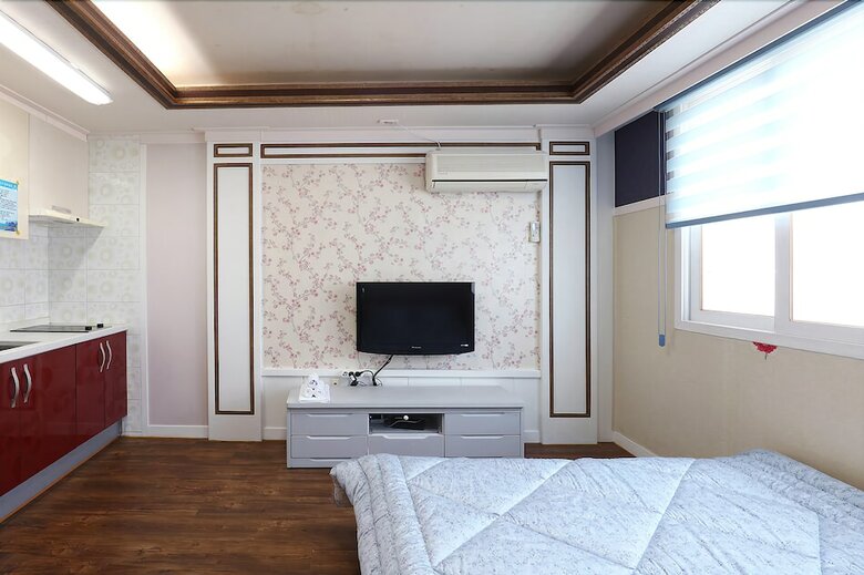 Tongyeong Beach Road Pension