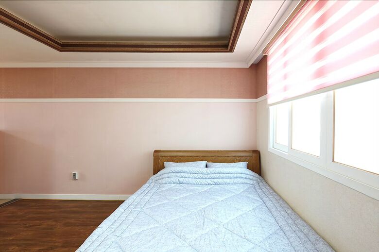 Tongyeong Beach Road Pension