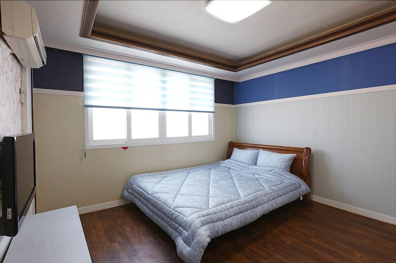 Tongyeong Beach Road Pension