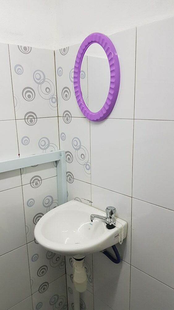 Hotel Oyo 89998 Thank Q Inn 2