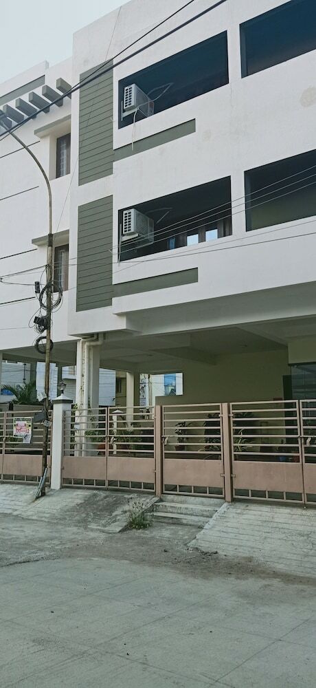R Hotel - Manapakkam