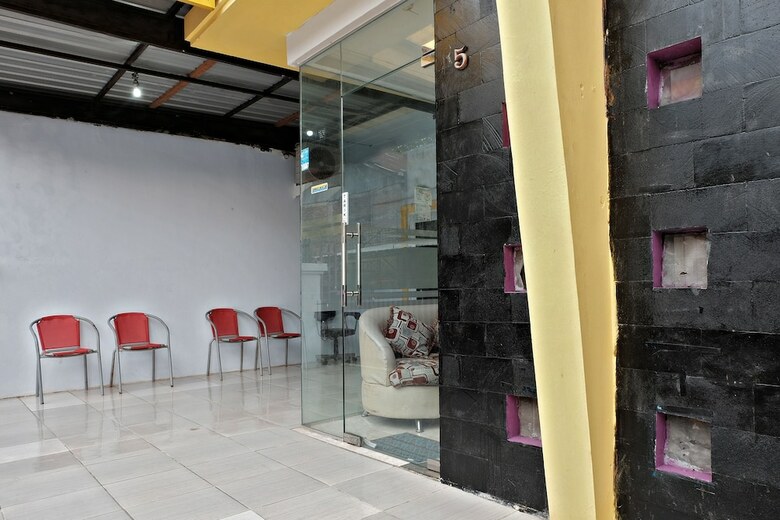Hostal Spot On 2742 R5 Homestay