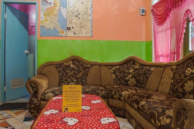 Hostal Spot On 1762 Gandrung Payungan Family