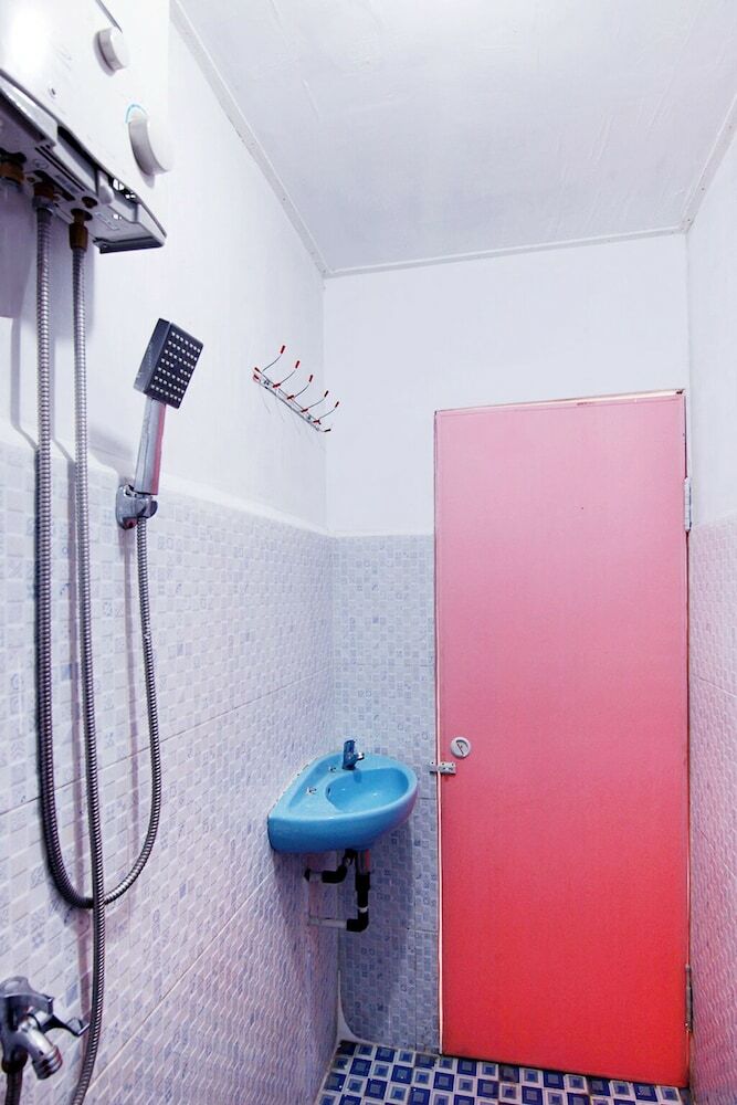 Hotel Oyo 1440 New Sejarah