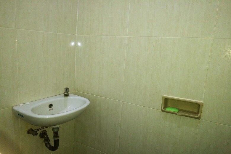 Hostal Spot On 2353 Wisma Executive Demang