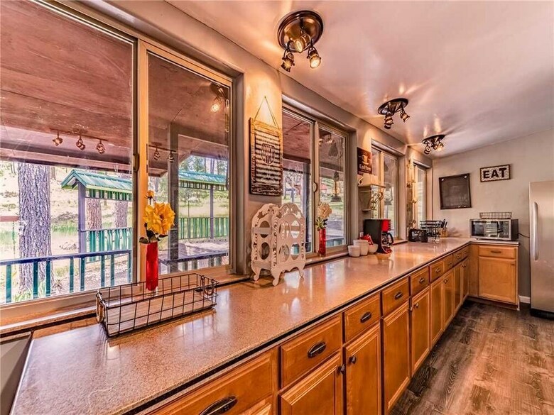 Turtle Mountain Cabin, 2 Bedrooms, Near Town