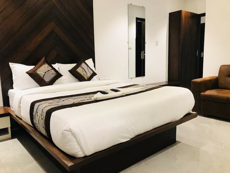 Hotel Flora Suites