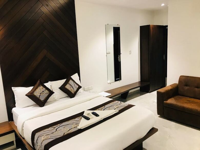 Hotel Flora Suites