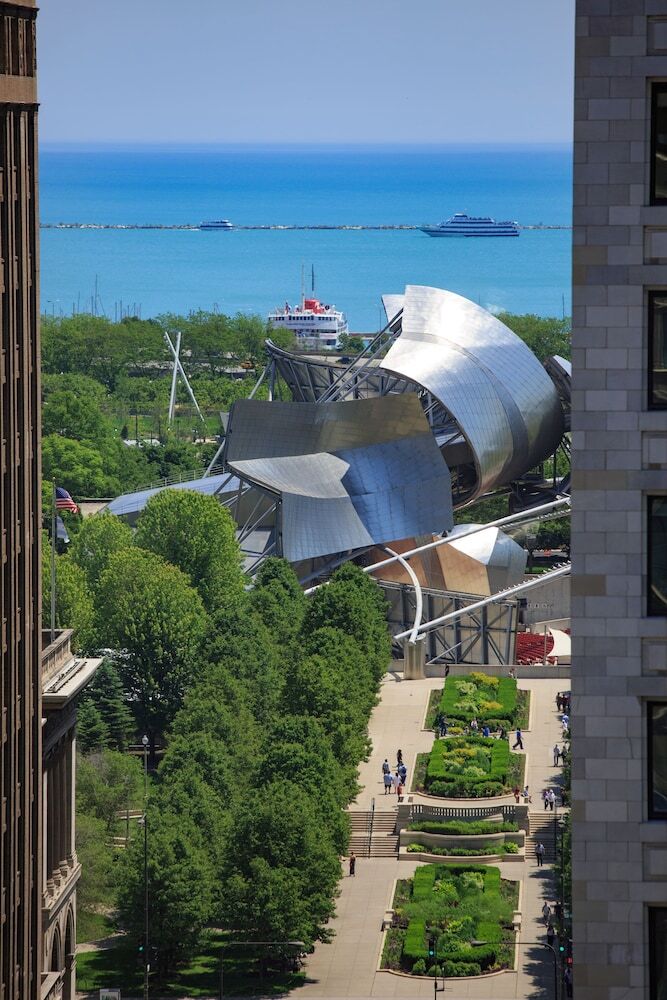 Staypineapple, An Iconic Hotel, The Loop Chicago
