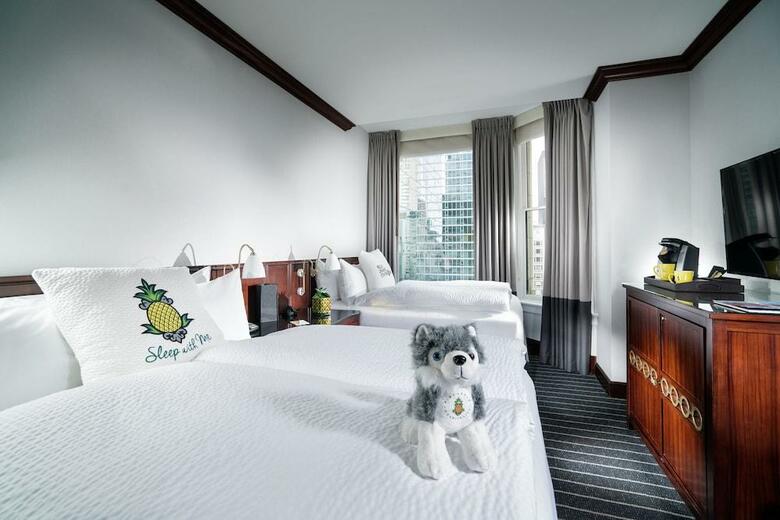 Staypineapple, An Iconic Hotel, The Loop Chicago