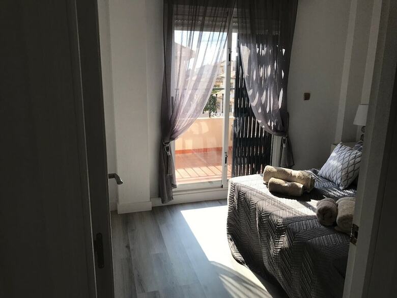Residencia Beautiful 3-bed House With Communal Pool