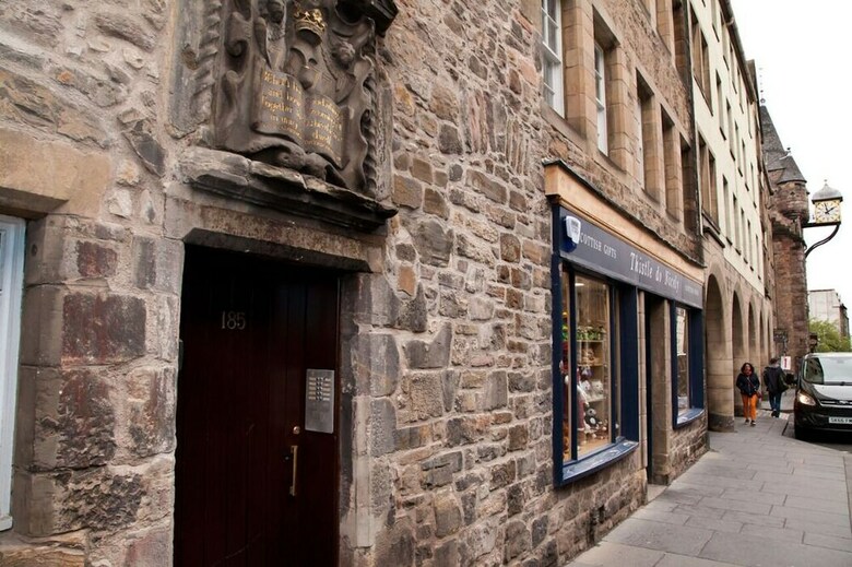Edinburgh Royal Mile 2 Bedroom Apartment