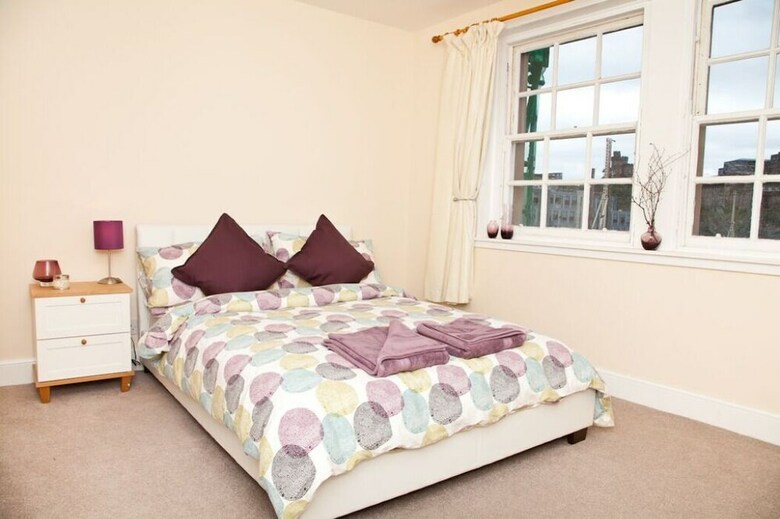 Edinburgh Royal Mile 2 Bedroom Apartment