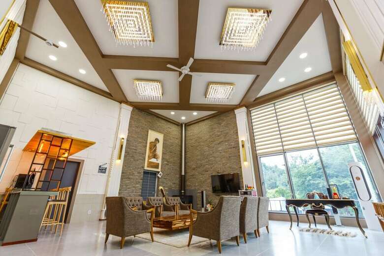 Pension Gallery 774
