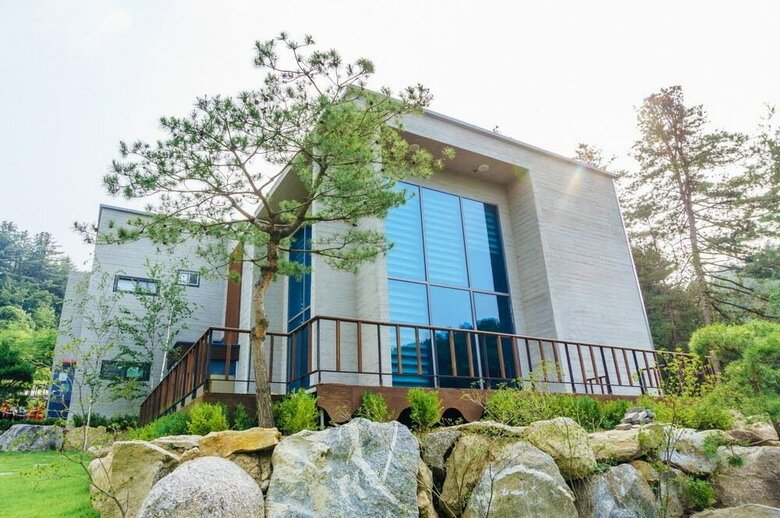Pension Gallery 774