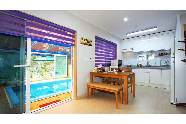 Camino Poolvilla Pension