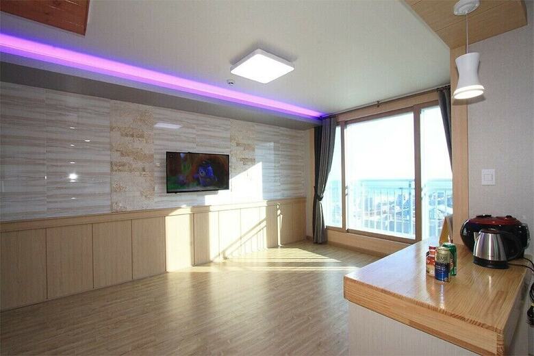 Nuri (Blue Road Town Pension
