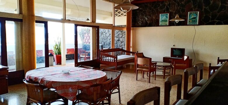 Bed & Breakfast Bunga Ayu Seaside Resort