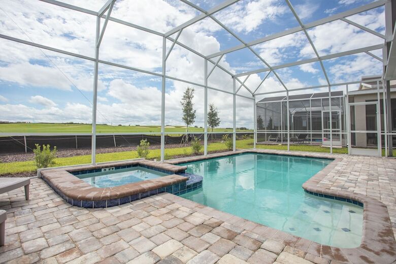 Beautiful & Contemporary Home In Champions Gate