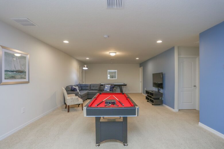 Villa 8 Bedroom Vacation Home In Windsor At Westside