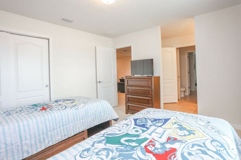 Villa 8 Bedroom Vacation Home In Windsor At Westside