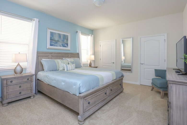 Villa 8 Bedroom Vacation Home In Windsor At Westside