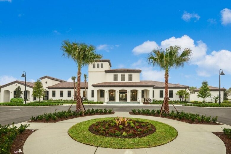 Villa 8 Bedroom Vacation Home In Windsor At Westside