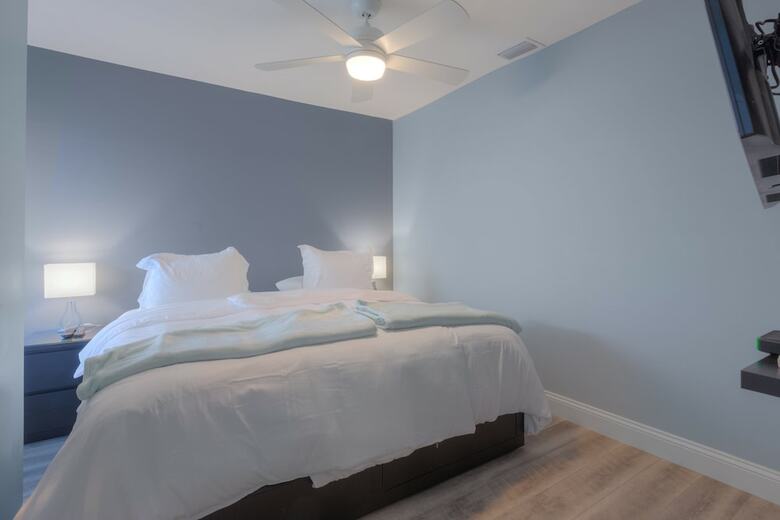 Giant Beachy Condo - Opulent Blue #5 - Sleeps 10