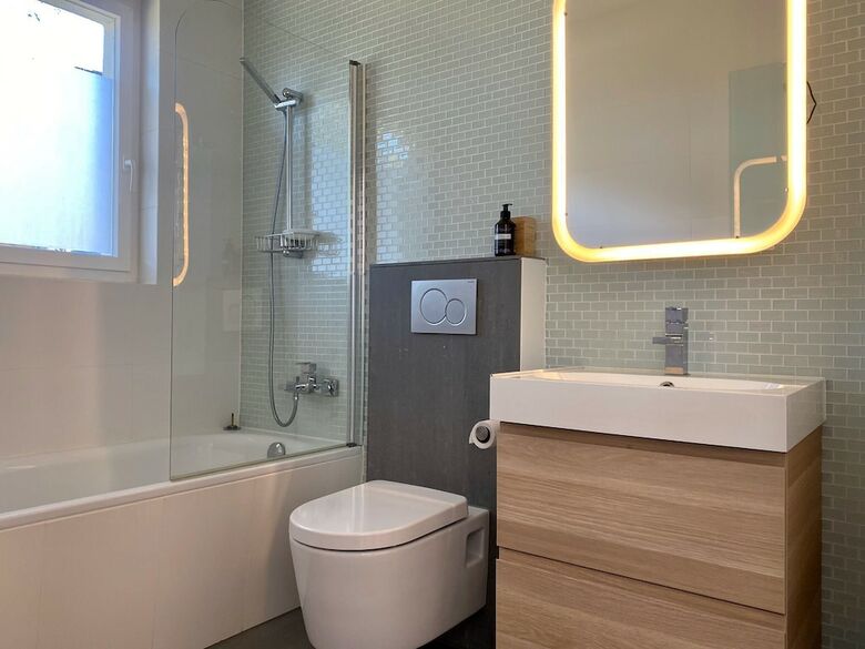 Luxury Apartment -exclusive Neighborhood