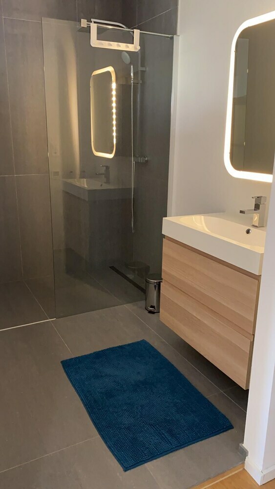 Luxury Apartment -exclusive Neighborhood