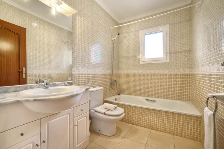 Villa - 7 Bedrooms With Pool And Wifi - 106438