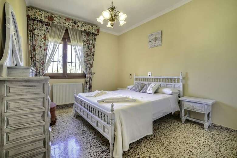 Villa - 4 Bedrooms With Pool And Wifi - 107481