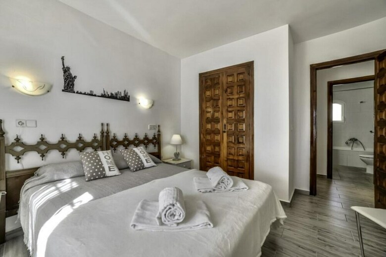 Villa - 4 Bedrooms With Pool And Wifi - 104963