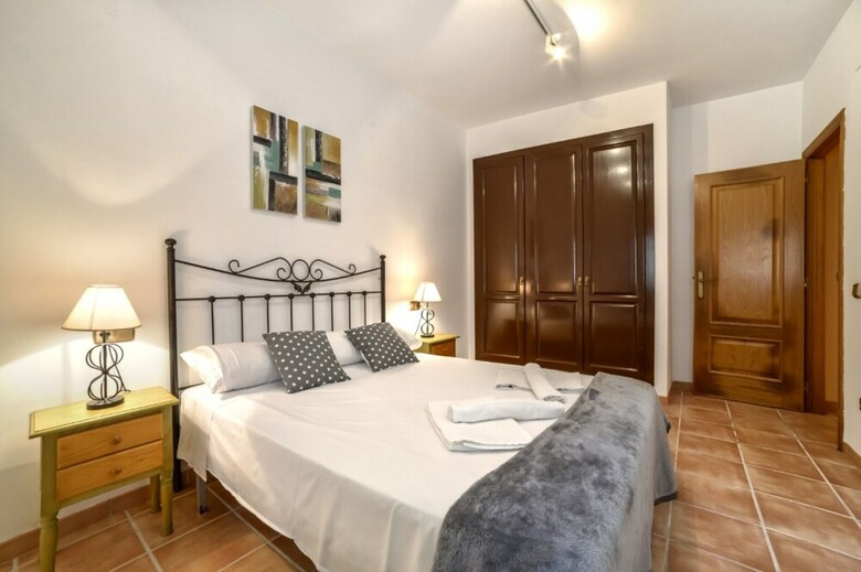Villa - 7 Bedrooms With Pool And Wifi - 104969