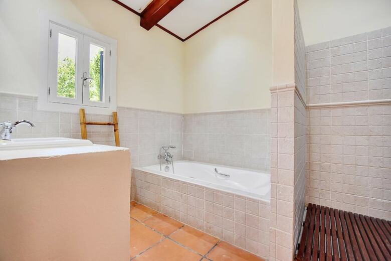 Villa - 4 Bedrooms With Pool And Wifi - 107898
