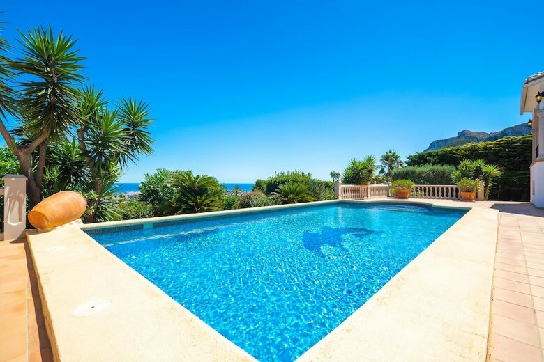 Marvelous 5-bed Villa With Panoramic Sea View