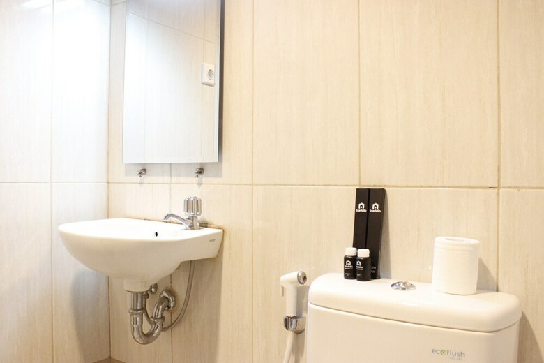 Trendy & Comfy Studio At Tamansari La Grande Apartment