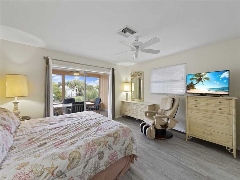 Primo Pool Home, 4 Bedrooms, Heated Pool, Sleeps 12