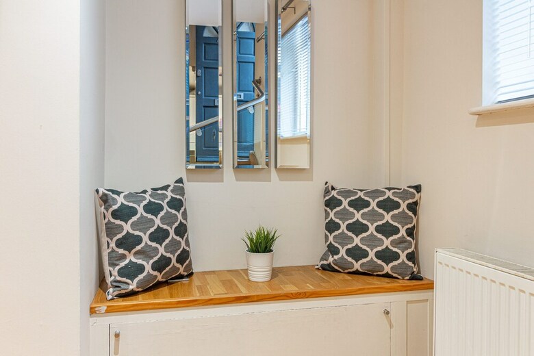 2 Bedroom Apartment Norfolk Square Guest Homes
