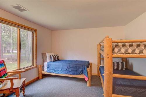 Circle 4 Cabin 2 By Village Properties At Sunriver