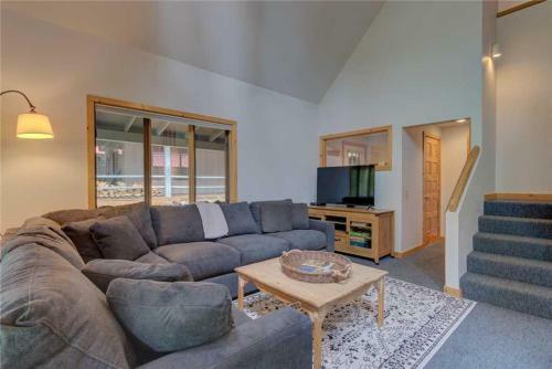 Circle 4 Cabin 2 By Village Properties At Sunriver