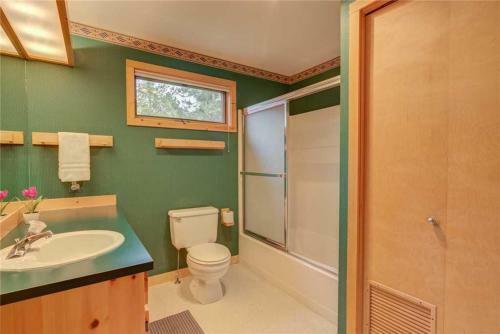 Circle 4 Cabin 2 By Village Properties At Sunriver