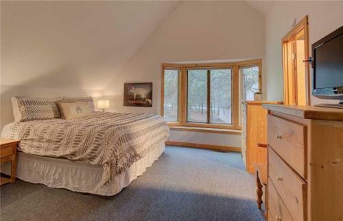 Circle 4 Cabin 2 By Village Properties At Sunriver