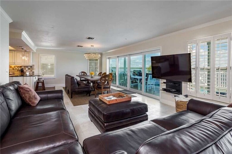 Blue Heaven, 3 Bedrooms, Bay Front, Private Pool, Pet Friendly, Sleeps 10