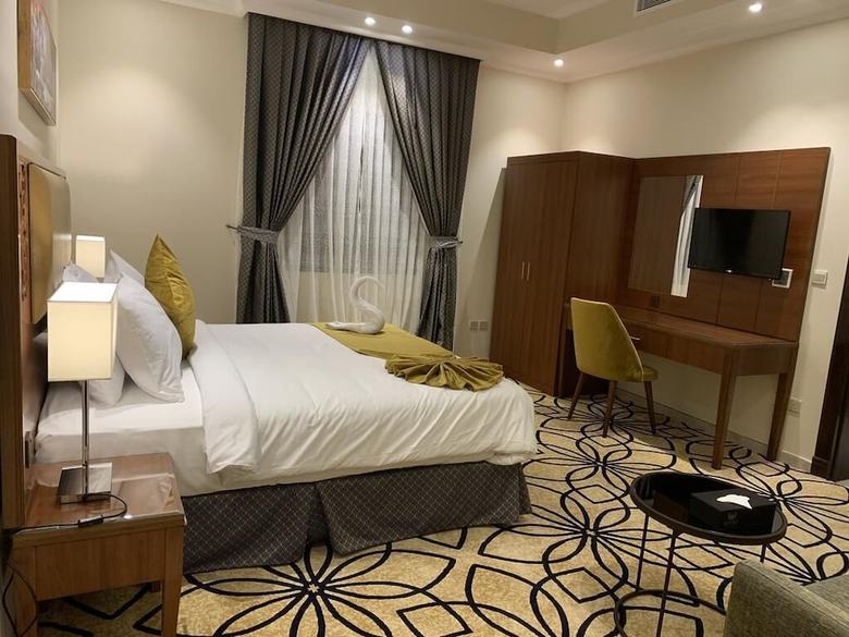 Lotaz Hotel Suites - Al Salamah